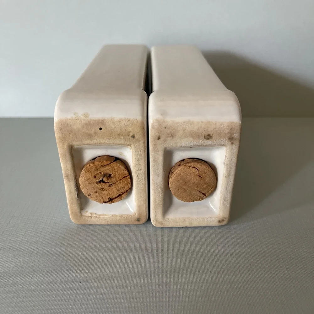Vintage Art Deco Stove Range Top Ceramic Salt‎ Pepper Shakers Set w Corks AS IS